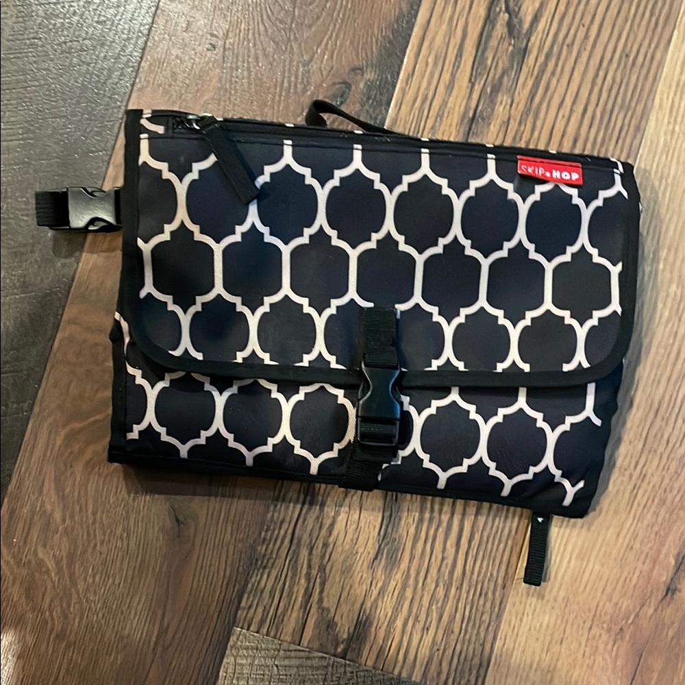 Skip Hop Pronto Baby Changing Station and Clutch